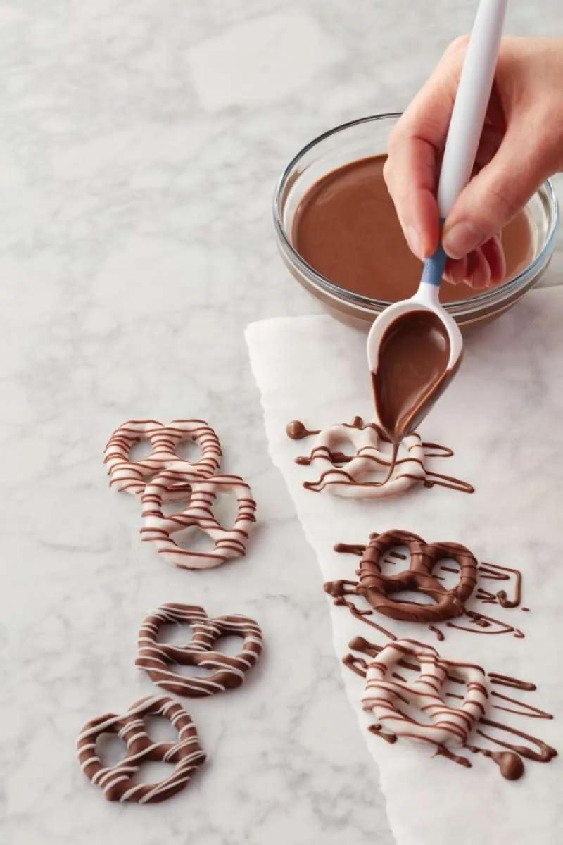 image:imageWilton Drizzling Scoop for Candy Melts Candy